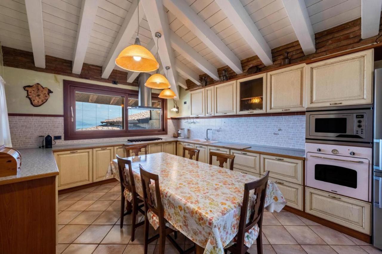 Casa Vacanze Baccolo Polpenazze del Garda Exteriör bild